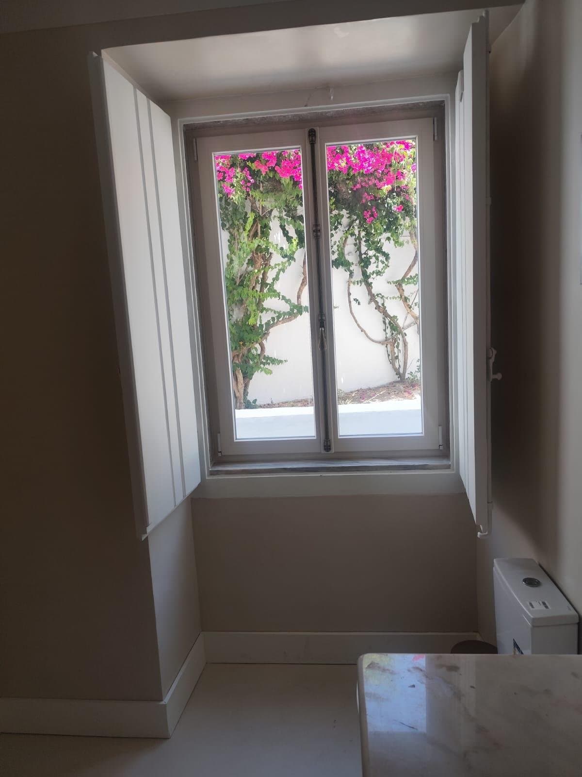 Janela de cozinha em PVC instalada pela Deleme