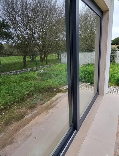 Sistema E70 - Janela PVC para grandes vãos até 3,3m de largura